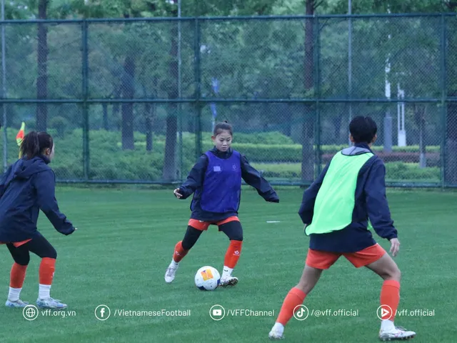 U17 Nữ Việt Nam nỗ lực vượt khó trong buổi tập đầu tiên tại Trung Quốc- Ảnh 1.