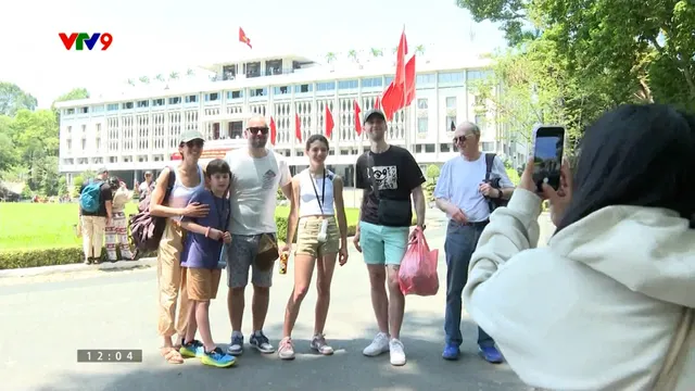 TP. Hồ Chí Minh tấp nập khách du lịch dịp nghỉ lễ
