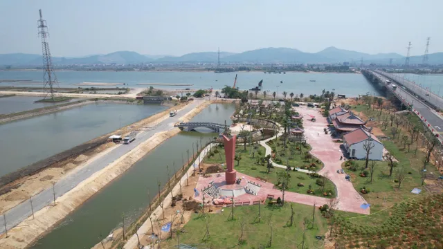 The political-artistic program “Epic on the River”: A tribute to immortal feats along the Gianh River - Ảnh 1.