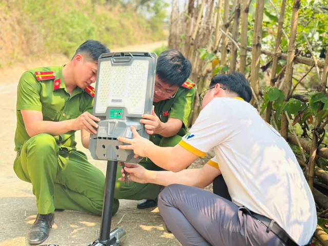 April episode of  Kindness Bus Brings Light and Warmth to Remote Villages in Thanh Hoa - Ảnh 3.