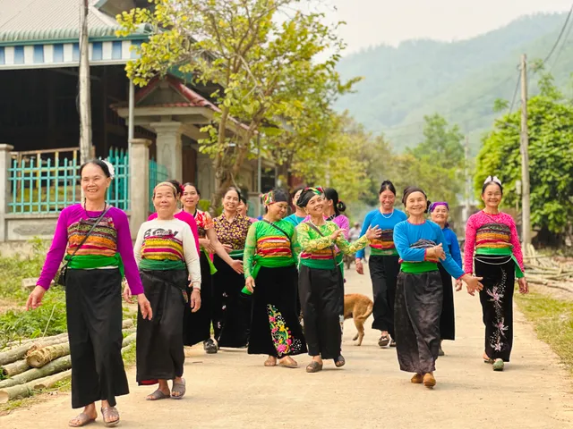 April episode of  Kindness Bus Brings Light and Warmth to Remote Villages in Thanh Hoa - Ảnh 8.