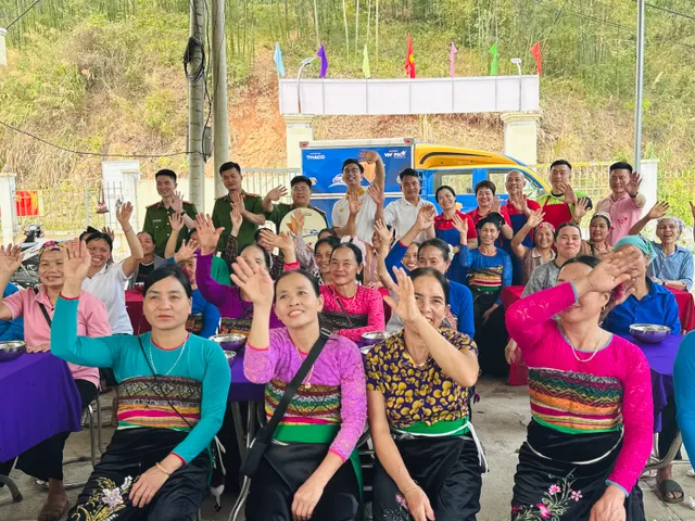 April episode of  Kindness Bus Brings Light and Warmth to Remote Villages in Thanh Hoa - Ảnh 11.