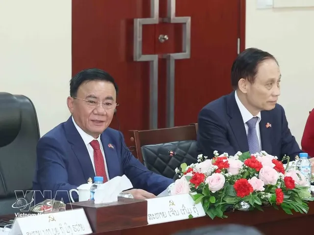 Permanent member of Party Central Committee’s Secretariat holds talks with Lao counterpart - Ảnh 1.