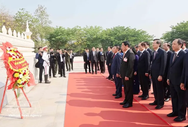 Official welcome ceremony held for senior Vietnamese Party official in Vientiane - Ảnh 1.