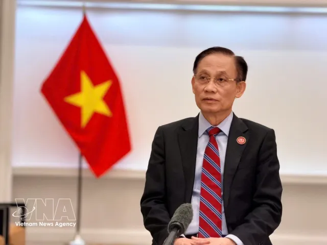 Foreign Minister outlines steps to elevate Vietnam–China ties following top leader’s visit - Ảnh 1.