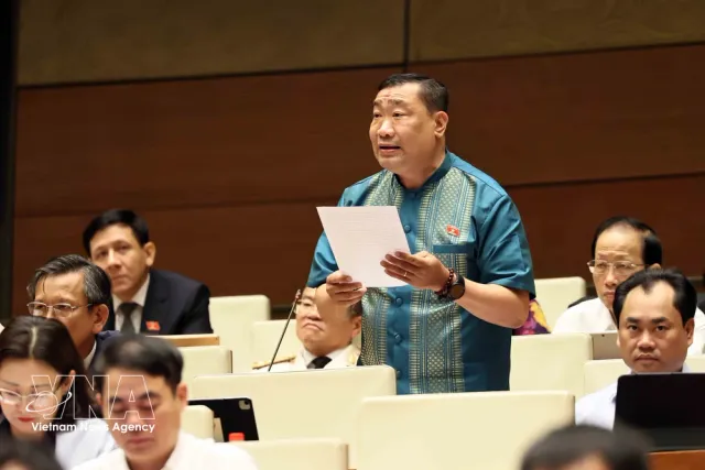 NA deputies propose higher base salary to boost public-sector motivation - Ảnh 1.
