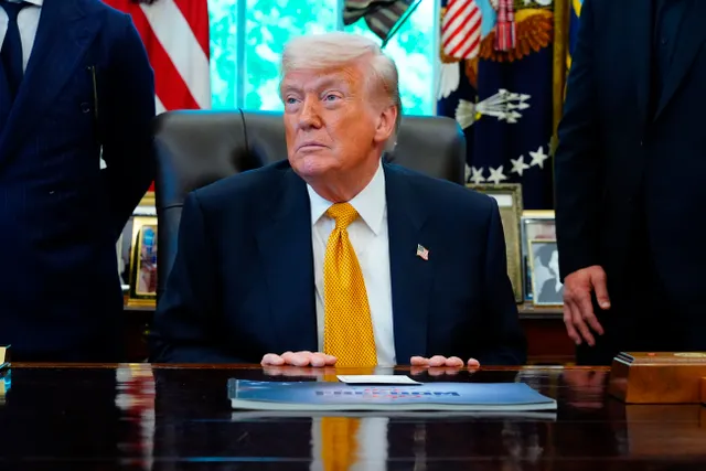 Tổng thống Trump đe dọa ném bom Iran - Ảnh 1. Tổng thống Trump đe dọa ném bom Iran - Ảnh 1.