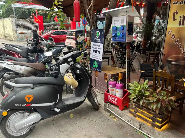 Hà Nội: Trạm sạc và bãi đỗ xe là hạ tầng cốt lõi để xây dựng Vùng phát thải thấp - Ảnh 1.