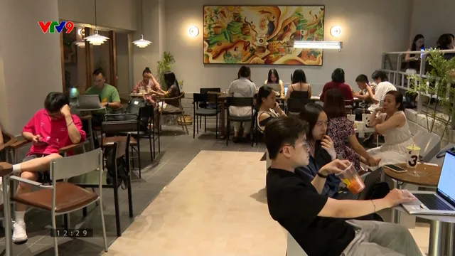 Thành phố không ngủ nhìn từ các quán cà phê 24h