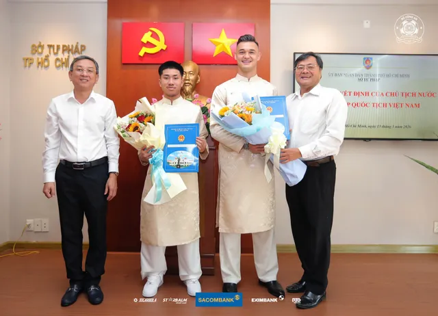 Hai cầu thủ Việt Kiều của CLB Công An TP Hồ Chí Minh chính thức nhận quốc tịch Việt Nam- Ảnh 1. Hai cầu thủ Việt Kiều của CLB Công An TP Hồ Chí Minh chính thức nhận quốc tịch Việt Nam- Ảnh 1.