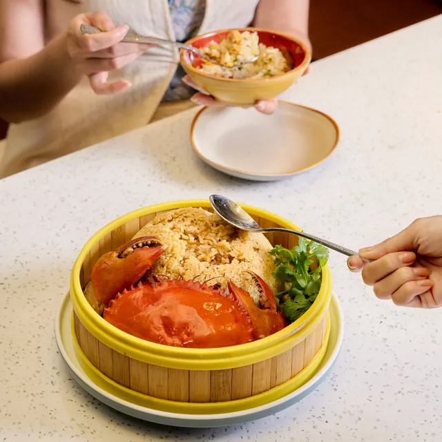 Hanoi foodaholics enjoy famous Ca Mau crab in flavorful Thai curry sauce - Ảnh 3.