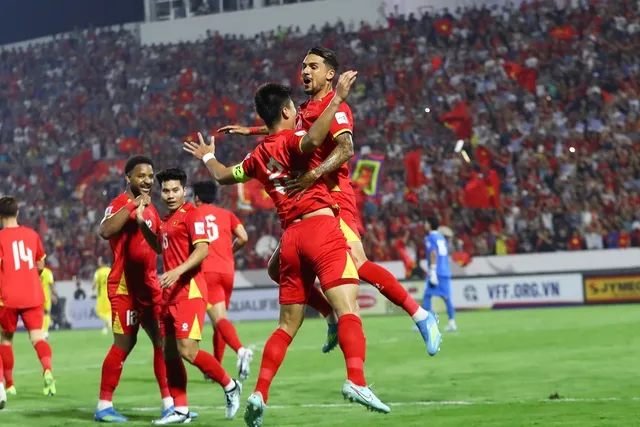 AFC phạt nặng Việt Nam sau trận thắng ĐT Malaysia- Ảnh 2. AFC phạt nặng Việt Nam sau trận thắng ĐT Malaysia- Ảnh 2.