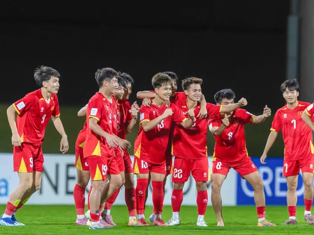 HLV Cristiano Roland: Tấm vé dự World Cup là cú hích lịch sử cho tương lai bóng đá Việt Nam- Ảnh 1. HLV Cristiano Roland: Tấm vé dự World Cup là cú hích lịch sử cho tương lai bóng đá Việt Nam- Ảnh 1.