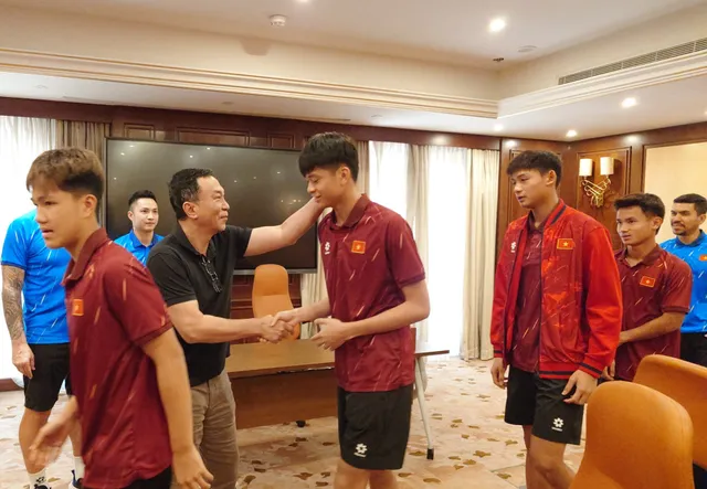 Chủ tịch LĐBĐVN Trần Quốc Tuấn động viên U17 Việt Nam trước trận tứ kết - Ảnh 1. Chủ tịch LĐBĐVN Trần Quốc Tuấn động viên U17 Việt Nam trước trận tứ kết - Ảnh 1.