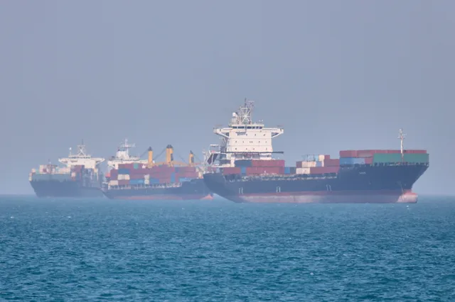 Châu Âu đàm phán với Iran về eo biển Hormuz - Ảnh 1. Châu Âu đàm phán với Iran về eo biển Hormuz - Ảnh 1.