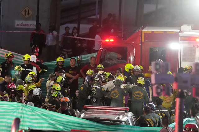 Va chạm nghiêm trọng giữa tàu chở hàng và xe bus ở Bangkok, ít nhất 8 người thiệt mạng- Ảnh 8. Va chạm nghiêm trọng giữa tàu chở hàng và xe bus ở Bangkok, ít nhất 8 người thiệt mạng- Ảnh 8.