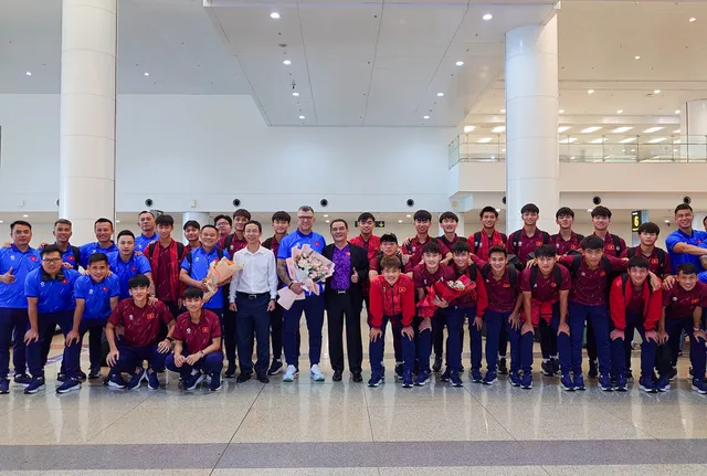 U17 Việt Nam rạng rỡ ngày trở về cùng tấm vé World Cup lịch sử- Ảnh 1. U17 Việt Nam rạng rỡ ngày trở về cùng tấm vé World Cup lịch sử- Ảnh 1.