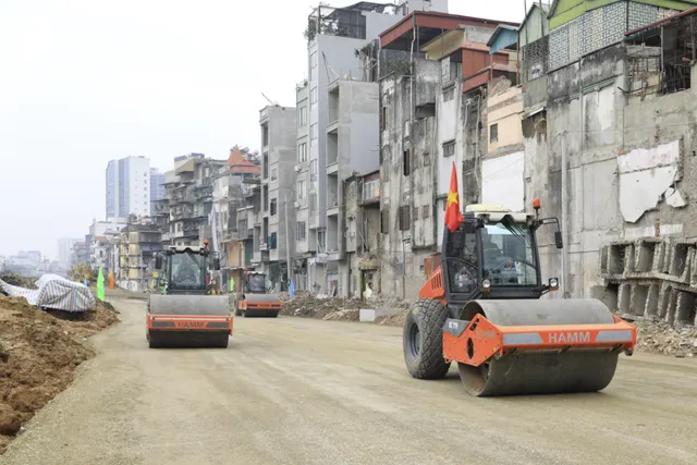 Hà Nội tăng tốc giải phóng mặt bằng, tạo đà cho mục tiêu tăng trưởng hai con số - Ảnh 1.