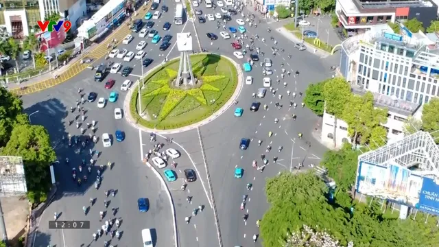 Ngày đầu thí điểm phương án lưu thông mới tại vòng xoay Điện Biên Phủ