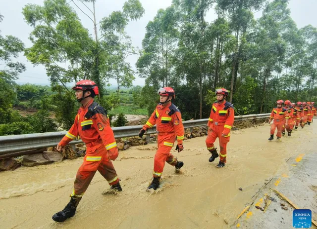 Ít nhất 3 người thiệt mạng sau trận mưa lớn gây lũ quét ở Trung Quốc- Ảnh 1. Ít nhất 3 người thiệt mạng sau trận mưa lớn gây lũ quét ở Trung Quốc- Ảnh 1.