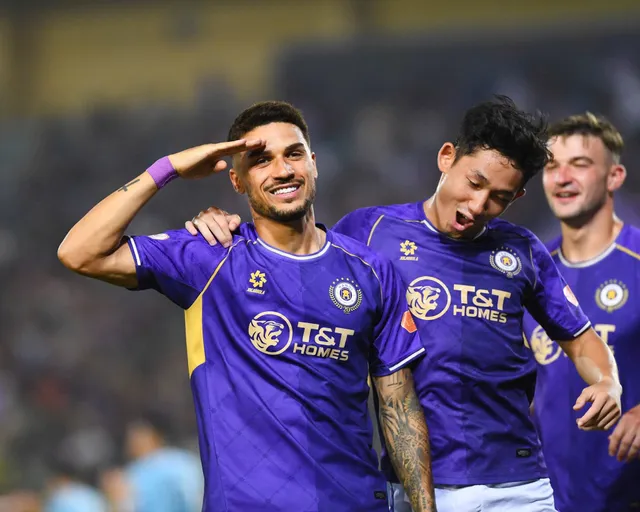 Hoàng Hên ghi bàn đưa Hà Nội FC vào Top 3, HLV trưởng Hà Nội FC nói gì?- Ảnh 1. Hoàng Hên ghi bàn đưa Hà Nội FC vào Top 3, HLV trưởng Hà Nội FC nói gì?- Ảnh 1.