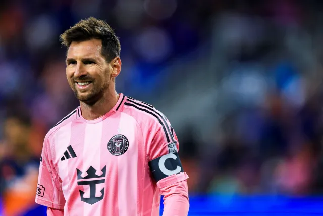 Messi dính chấn thương- Ảnh 1. Messi dính chấn thương- Ảnh 1.