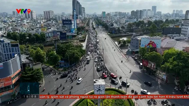 Những bất cập khi tổ chức giao thông vòng xoay Điện Biên Phủ