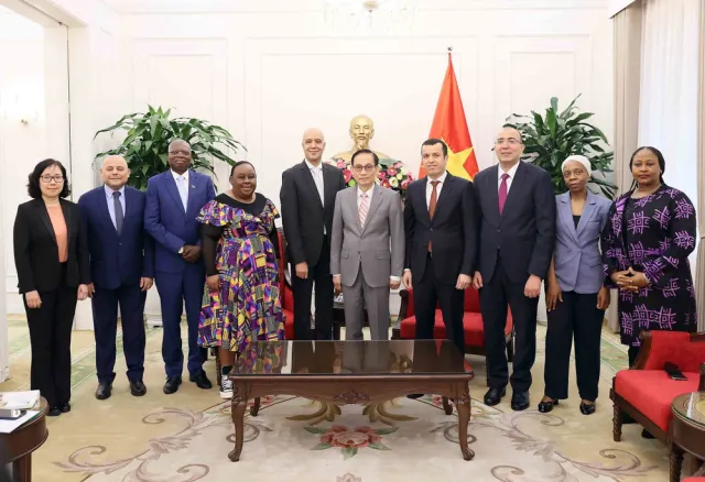 Foreign minister welcomes ambassadors of African nations - Ảnh 1.