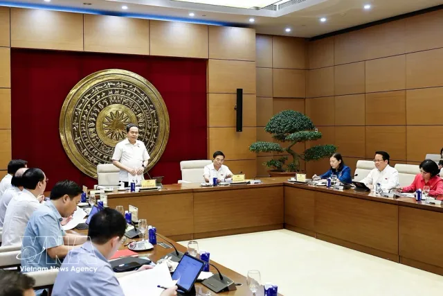 NA Chairman calls for more substantive, accountable settlement of public aspirations - Ảnh 1.