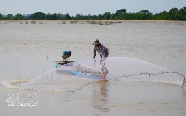 More than 7,700 farmers trained in climate risk financial management - Ảnh 1.