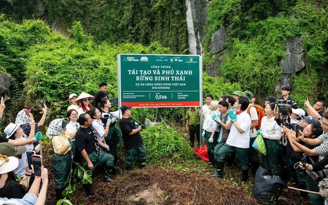 Hà Anh Tuấn, Bùi Công Nam, Phùng Khánh Linh và khán giả Forestival 2026 tham gia trồng rừng ở Ninh Bình