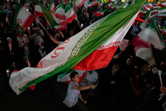 Mỹ tuyên bố tấn công các địa điểm quân sự của Iran - Ảnh 1. Mỹ tuyên bố tấn công các địa điểm quân sự của Iran - Ảnh 1.