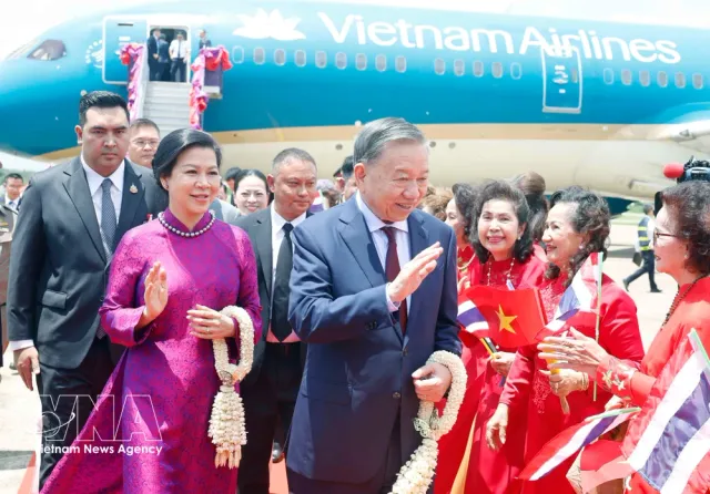 Top Vietnamese leader begins official visit to Thailand - Ảnh 1.