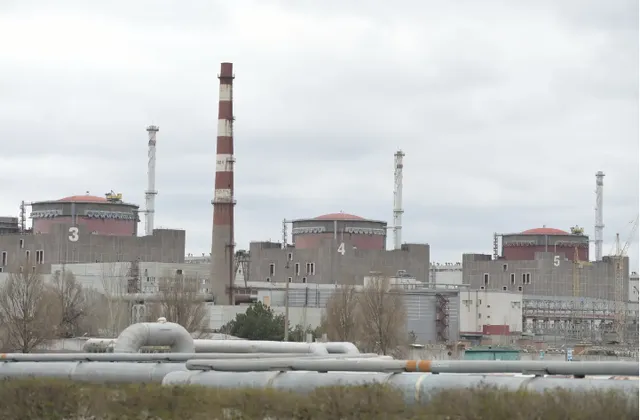 IAEA: Nhà máy nhiệt điện Zaporizhzhia bị tấn công - Ảnh 1.