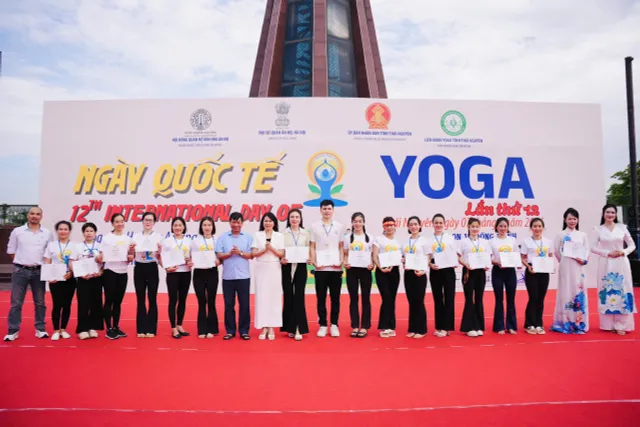 Ngày Quốc tế Yoga 2026 tại Thái Nguyên: Lan tỏa thông điệp "yoga - sống khỏe theo năm tháng"- Ảnh 3.
