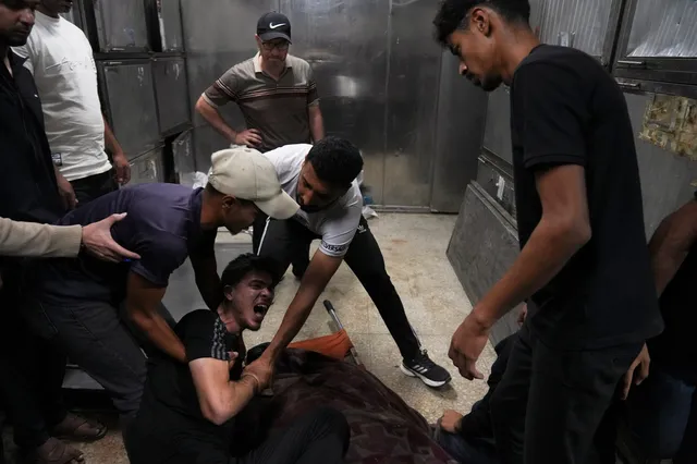Israel tấn công khu lều trại ở Gaza khiến nhiều người thiệt mạng- Ảnh 1.