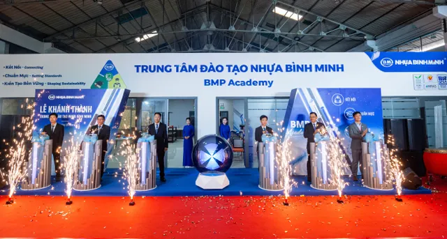 Connecting academic learning with real-world project practice - Ảnh 1.