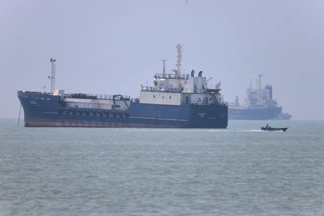 Iran miễn phí quá cảnh eo biển Hormuz trong 60 ngày- Ảnh 1. Iran miễn phí quá cảnh eo biển Hormuz trong 60 ngày- Ảnh 1.
