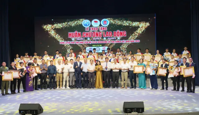 Trao tặng Huân chương Lao động của Chủ tịch nước cho các HLV, VĐV Kickboxing và Kun Khmer quốc gia- Ảnh 1.