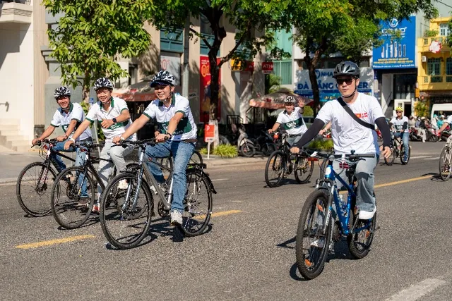 Cycling for a greener future in celebration of 55 years of Vietnam–Denmark relations - Ảnh 1.