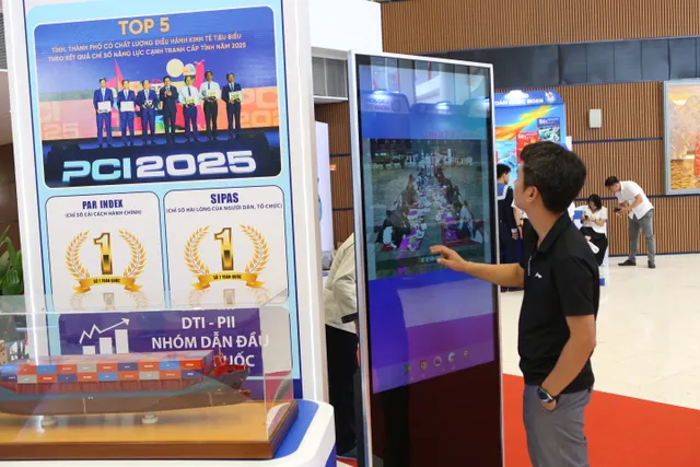 Hai Phong Residents and Young Soldiers Dive Into  Vibrant Atmosphere of  National Press Festival 2026 - Ảnh 10.