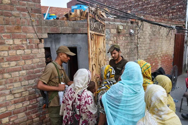 Sập mái nhà ở Pakistan, ít nhất 14 trẻ em thiệt mạng - Ảnh 3. Sập mái nhà ở Pakistan, ít nhất 14 trẻ em thiệt mạng - Ảnh 3.