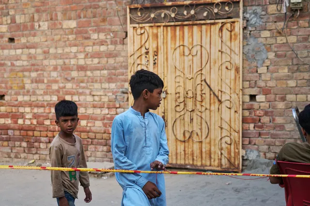 Sập mái nhà ở Pakistan, ít nhất 14 trẻ em thiệt mạng - Ảnh 2. Sập mái nhà ở Pakistan, ít nhất 14 trẻ em thiệt mạng - Ảnh 2.