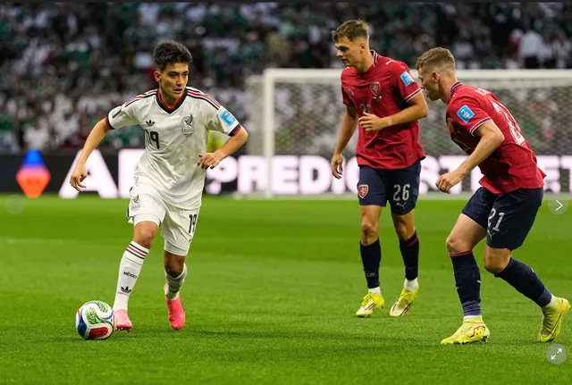 Gilberto Mora là cầu thủ trẻ thứ hai trong lịch sử từng ra sân ở World Cup- Ảnh 1.