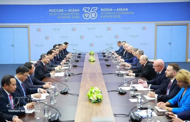 Prime Minister meets with Russian President - Ảnh 1.