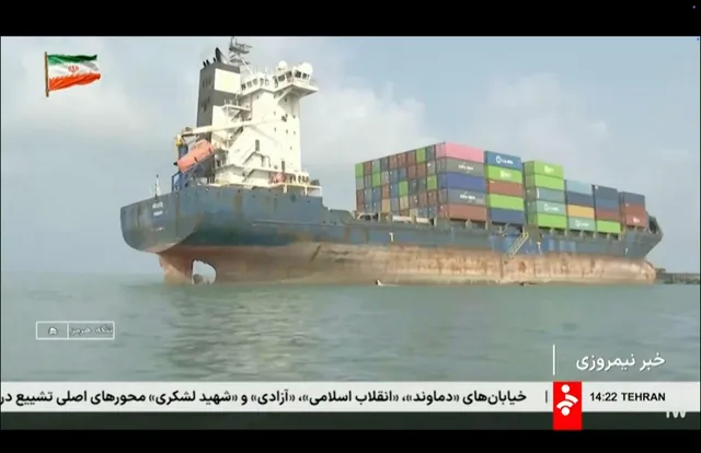 Iran yêu cầu tàu chở dầu qua eo biển Hormuz phải sử dụng tuyến đường chỉ định - Ảnh 1.
