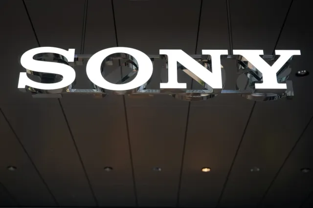 Sony chuyển nhà máy đĩa PlayStation sang sản xuất vi thấu kính - Ảnh 1.