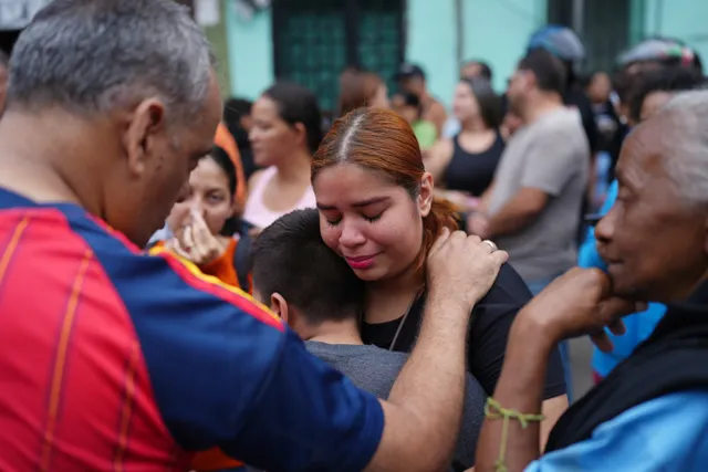 Số người thiệt mạng do động đất ở Venezuela tăng lên gần 3.000 người- Ảnh 3. Số người thiệt mạng do động đất ở Venezuela tăng lên gần 3.000 người- Ảnh 3.