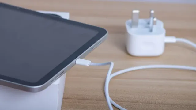 iPhone, iPad có thể sạc nhanh đến mức nào? - Ảnh 1.