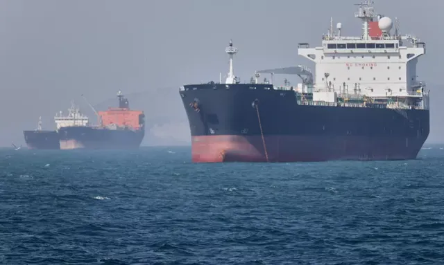 Giao thông qua eo biển Hormuz tiếp tục bị đình trệ- Ảnh 1. Giao thông qua eo biển Hormuz tiếp tục bị đình trệ- Ảnh 1.